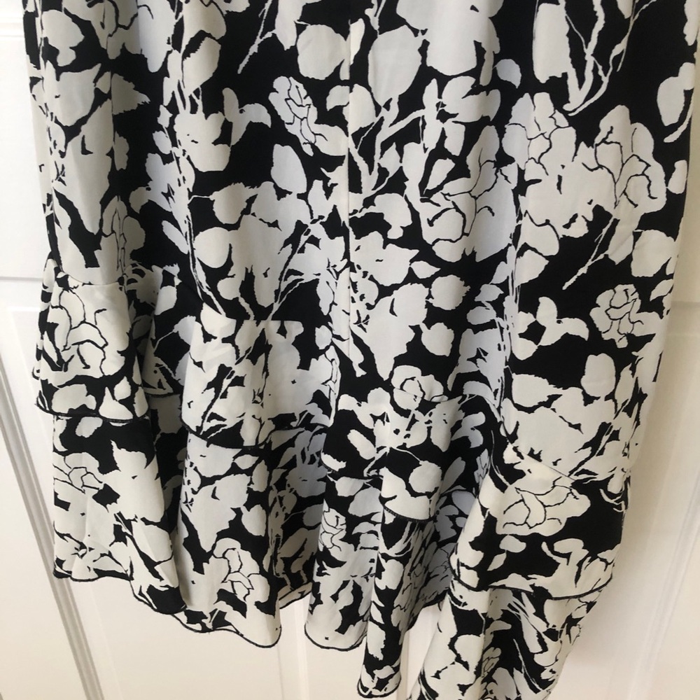 Sam Edelman Asymmetrical Black and White Floral Ruffle Sleeve Dress size 8 - Picture 8 of 11